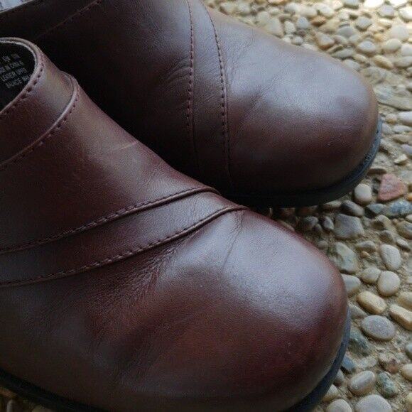 Clarks Heels Women's Brown Leather Slip On Heels - Size 6.5 - Picture 3 of 8
